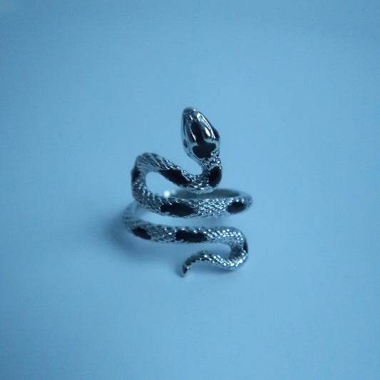 LOSTINCRUSH Black Mamba Ring