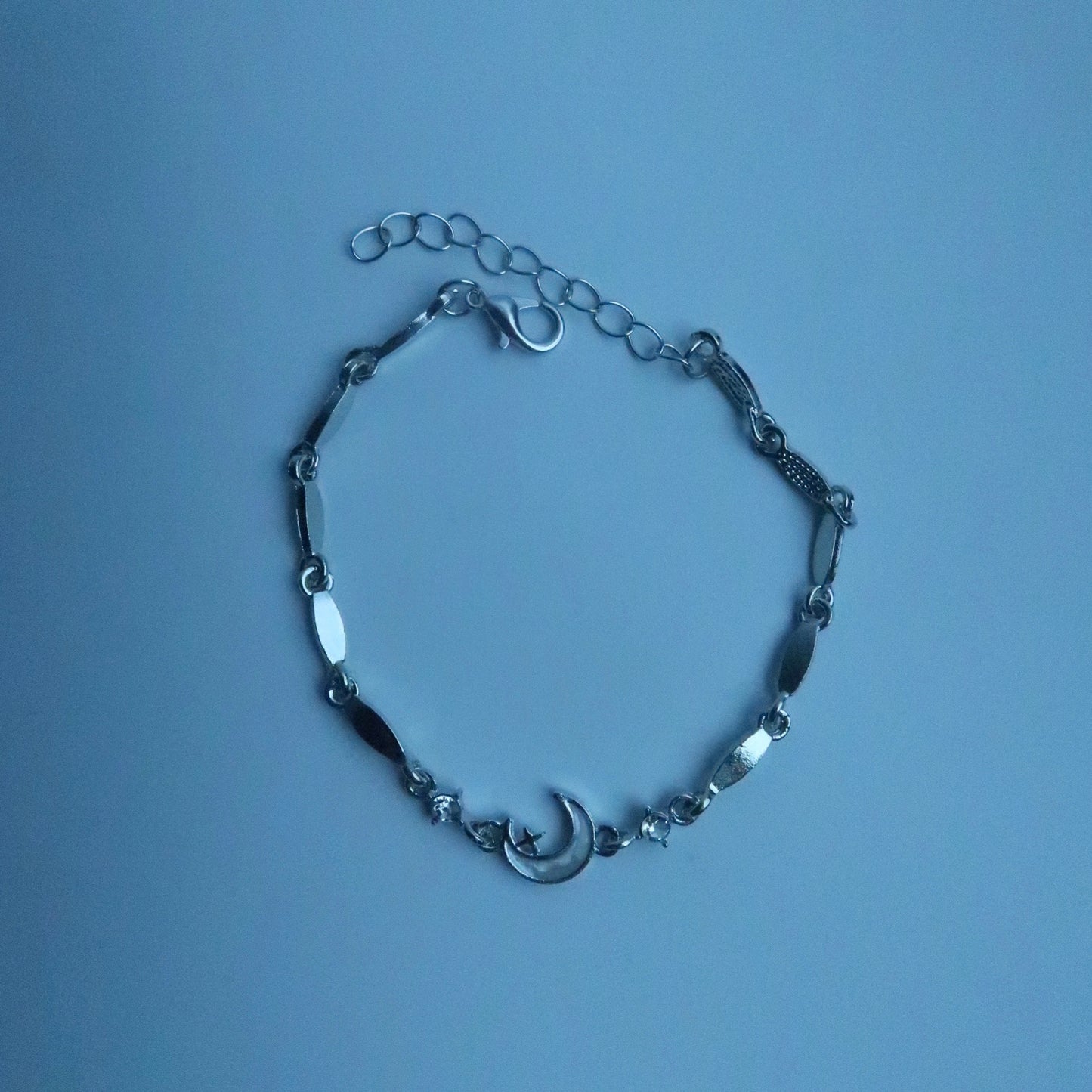 LOSTINCRUSH Moon Bracelet